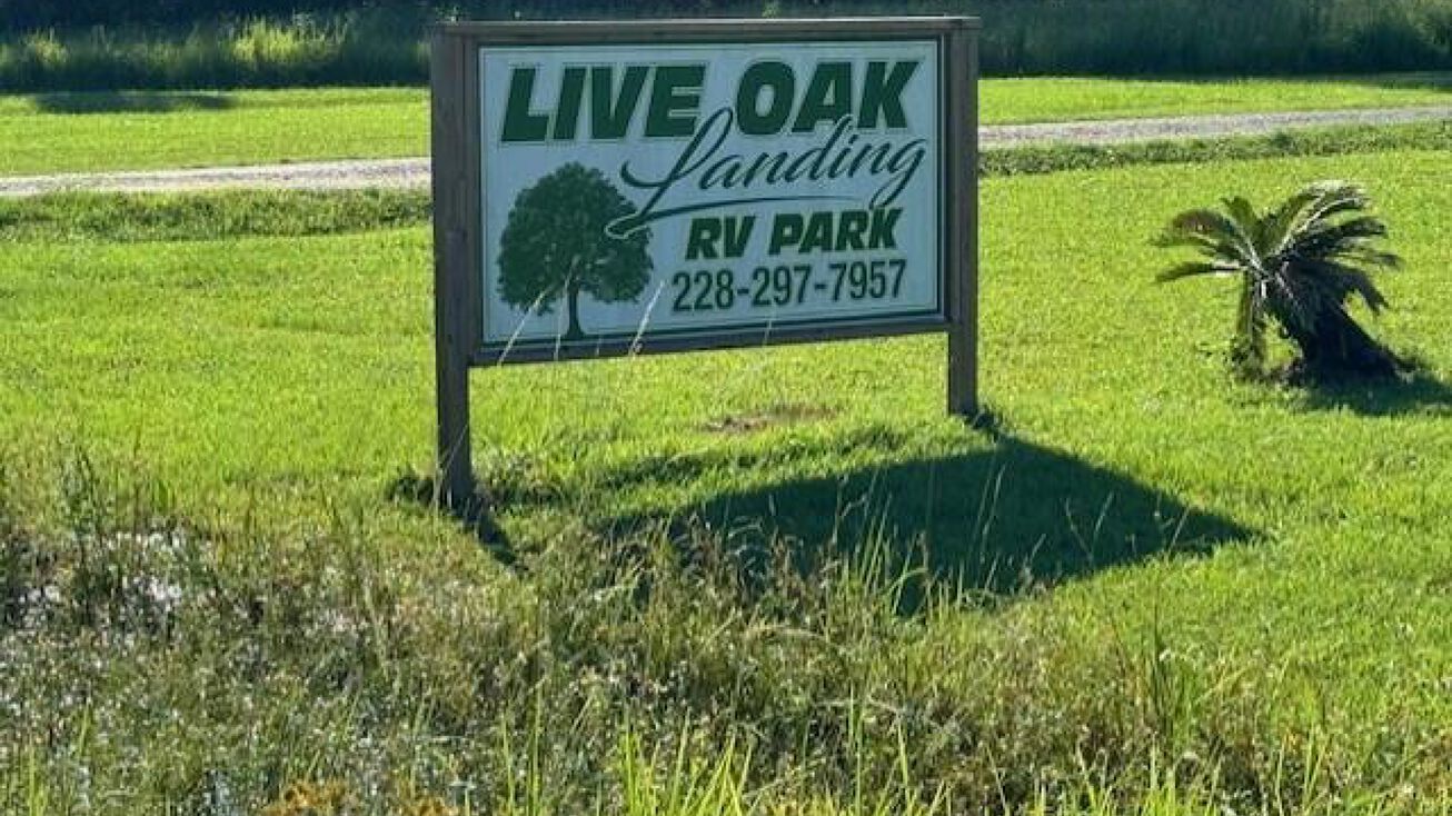 7916 Old Stage Road, Moss Point, MS 39562