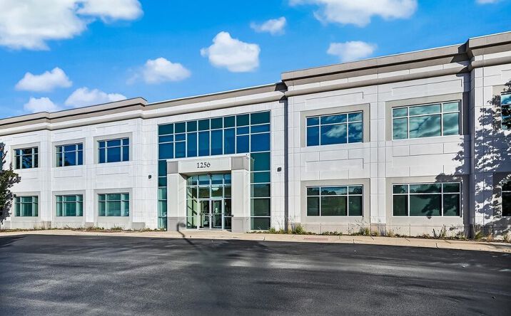 Pictures of Office property located at 1256 Waterford Dr, Aurora, IL 60504 for sales - image #1
