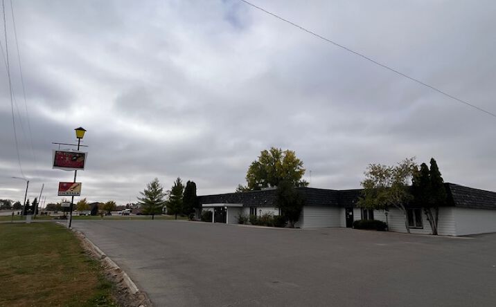 Pictures of Retail property located at 1012 S Dakota St, Milbank, SD 57252 for sales - image #1