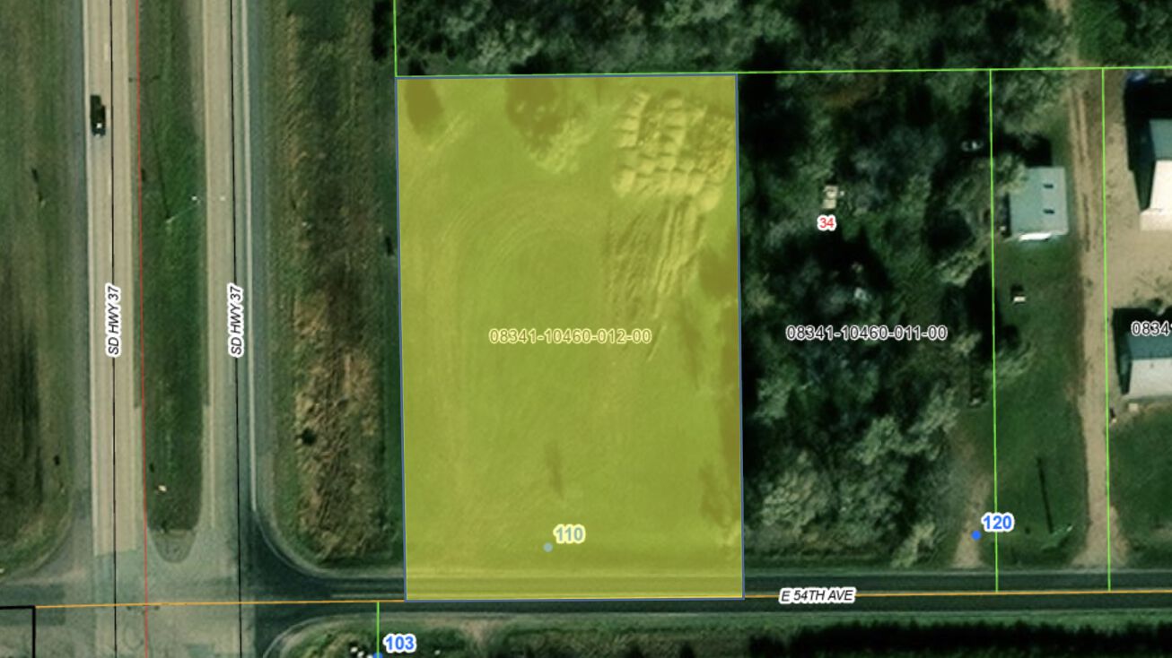 110 E 54th St, Mitchell, SD 57301