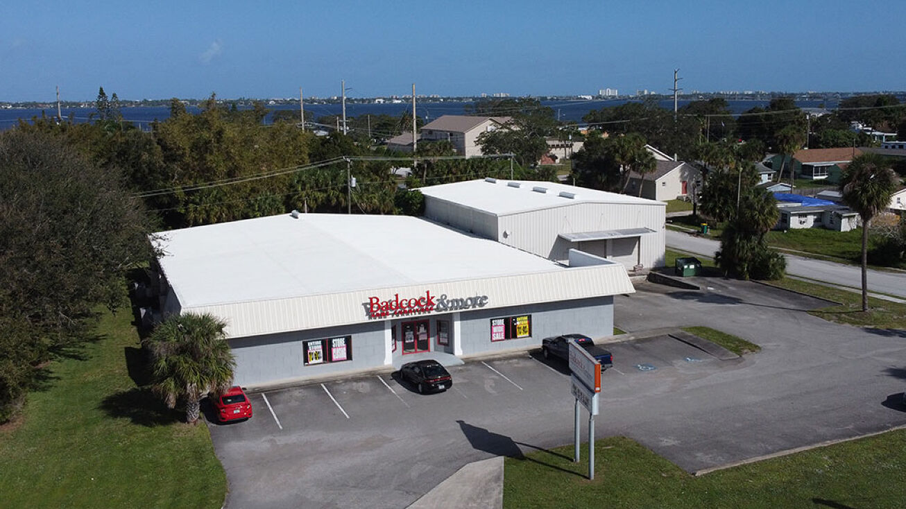 Pictures of Hospitality, Office, Retail property located at 2051 N Harbor City Blvd, Melbourne, FL 32935 for sales - image #1