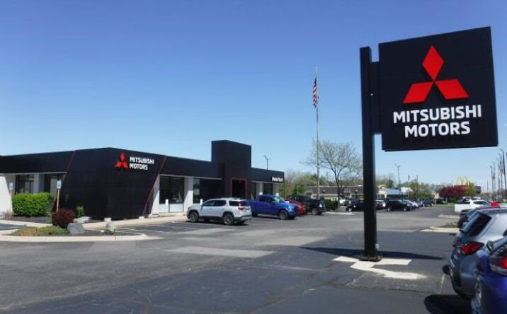 Pictures of Retail property located at 5900 Highland Rd, Waterford, MI 48327 for sales - image #1