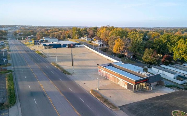 Pictures of Retail property located at 1710 S Belt Highway, St Joseph, MO 64507 for sales - image #1