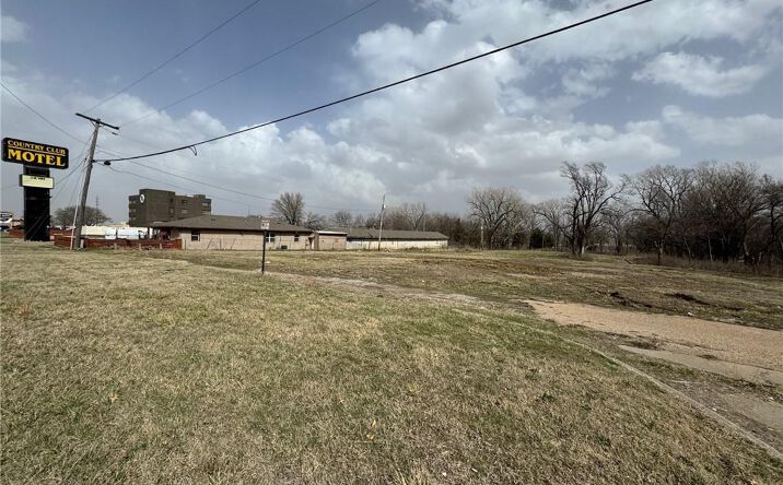 Pictures of Land, Industrial, Multifamily property located at 3746 SW Topeka Boulevard, Topeka, KS 66609 for sales - image #1