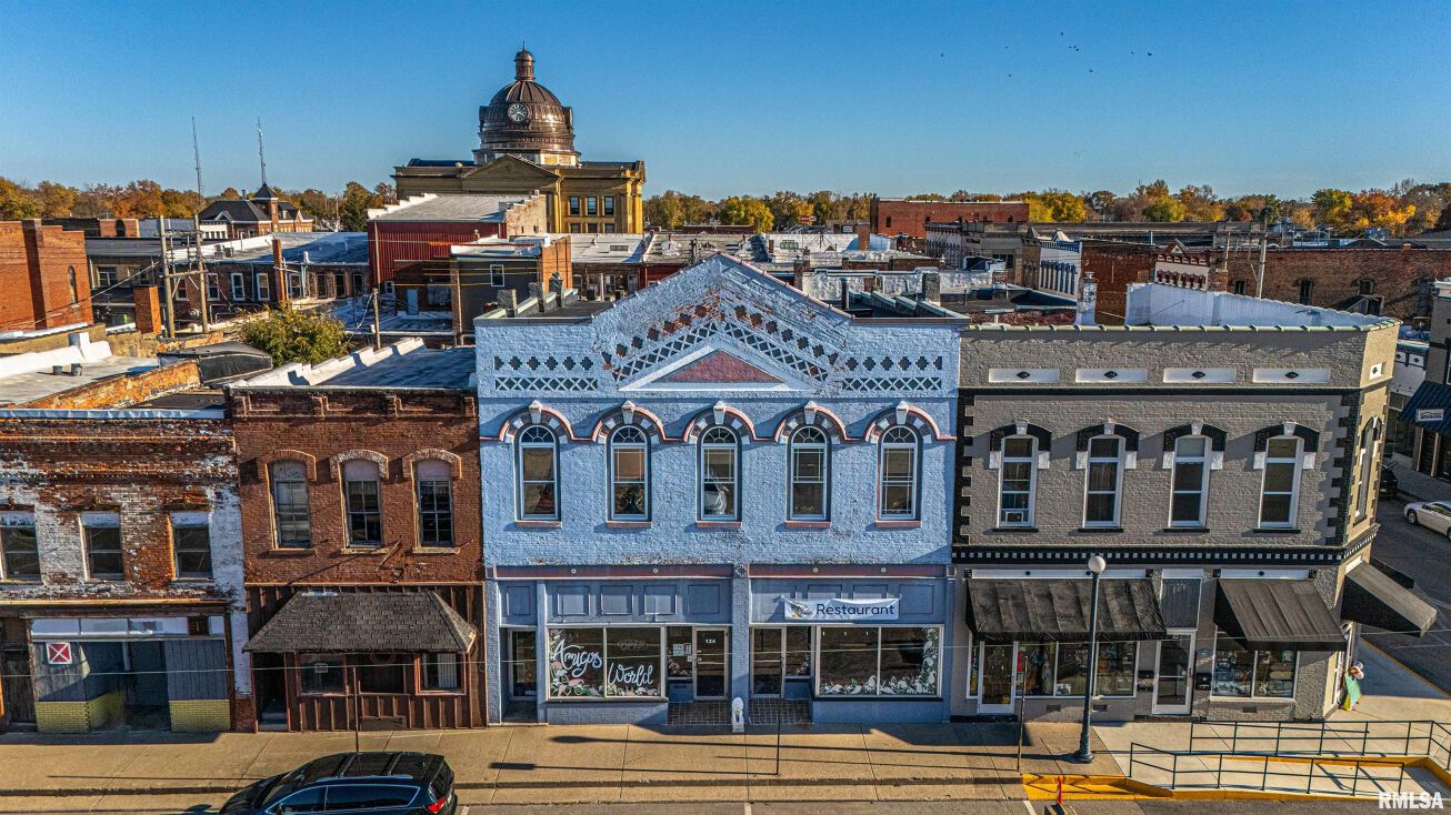 124 S CHICAGO Street, Lincoln, IL 62656