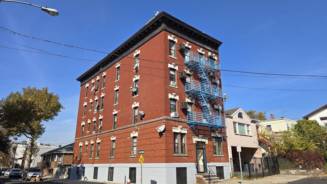 61 Concord St, Jersey City, NJ 07306