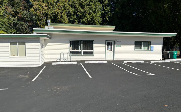Pictures of Office property located at 21511 SE Stark St, Gresham, OR 97030 for sales - image #1
