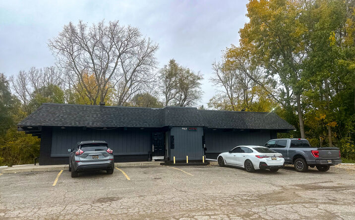 Pictures of Retail property located at 3870 Elizabeth Lake Rd, Waterford, MI 48328 for sales - image #1