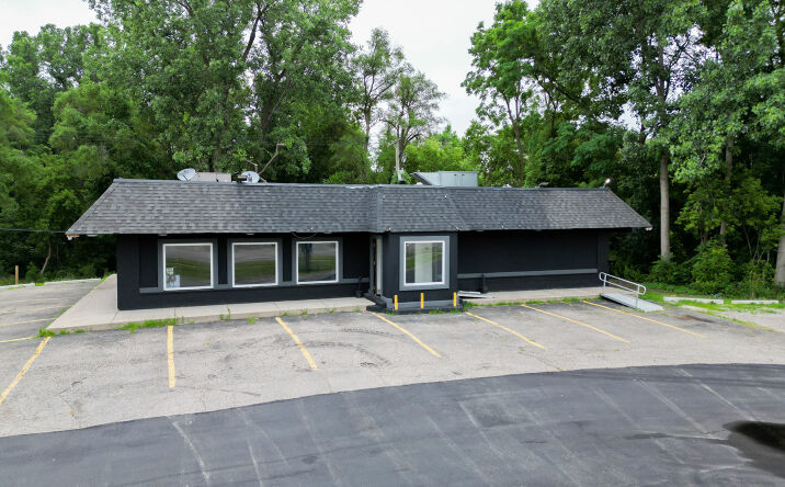 Pictures of Retail property located at 3870 Elizabeth Lake Rd, Waterford, MI 48328 for sales - image #1