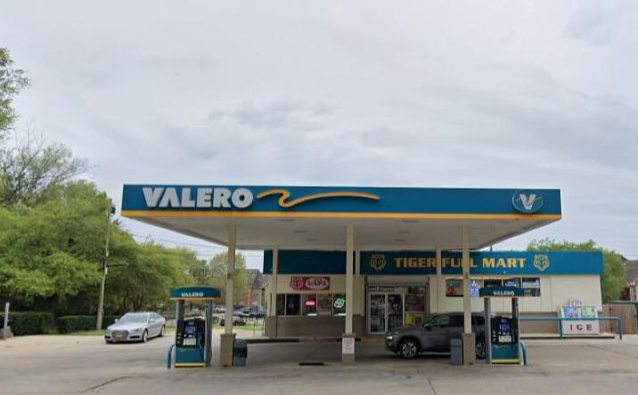 Pictures of Retail property located at 4454 Highland Rd, Baton Rouge, LA 70808 for sales - image #1
