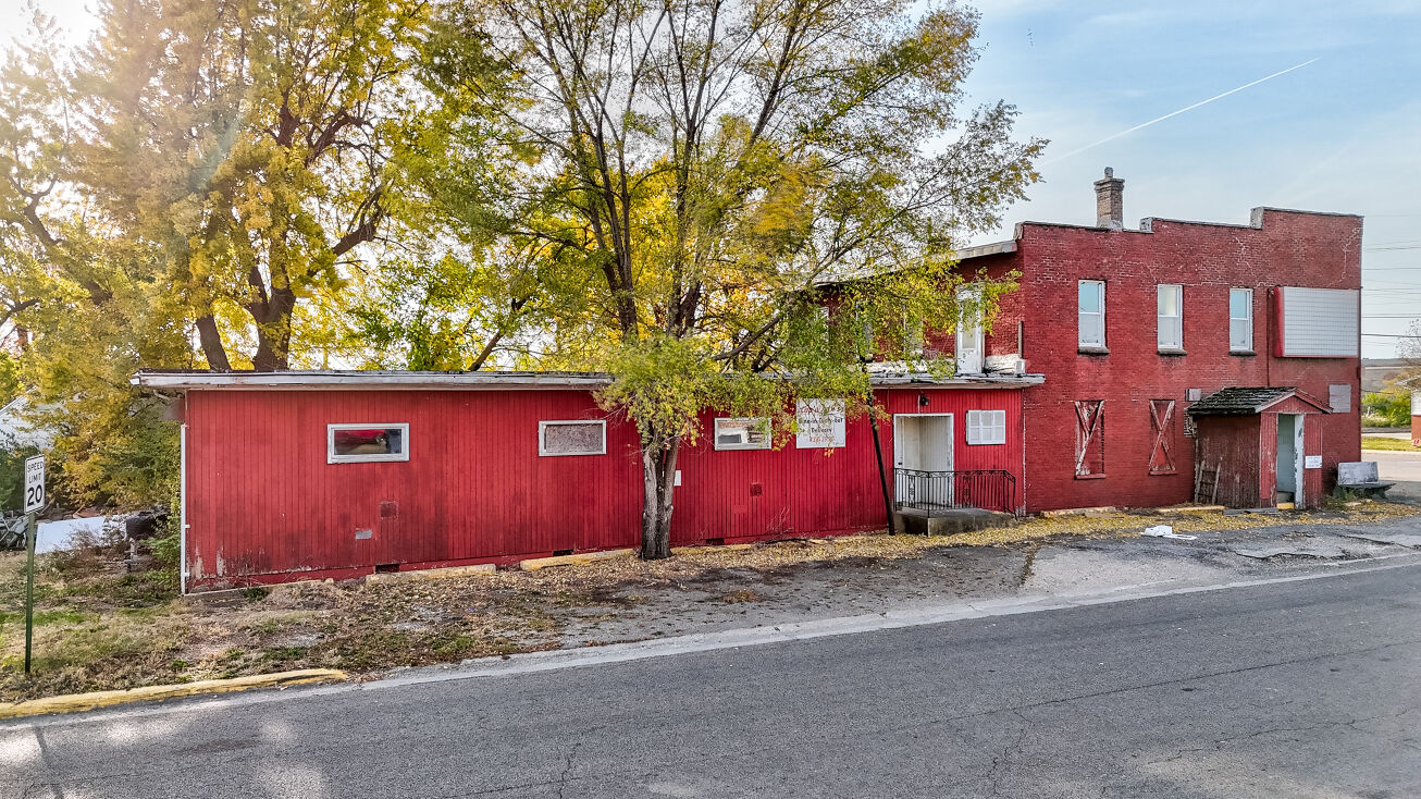 Pictures of Mixed Use, Office, Retail, Special Purpose property located at 2001 Ottawa Ave, Ottawa, IL 61350 for sales - image #1