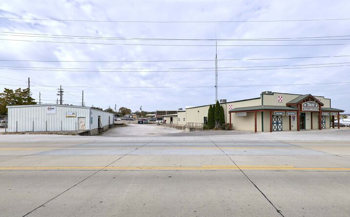 Pictures of Retail, Industrial property located at 811 E Cherry St, Troy, MO 63379 for sales - image #1