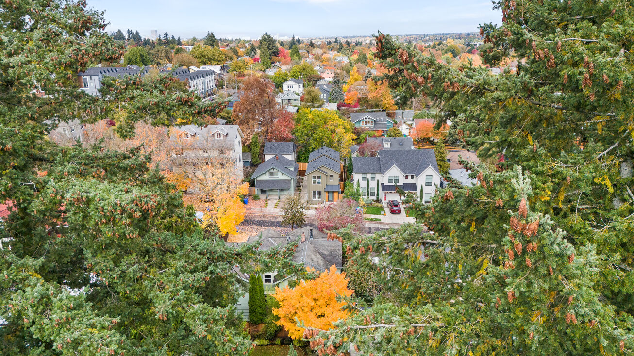 Pictures of Multifamily property located at 1721 SE Miller St, Portland, OR 97202 for sales - image #1