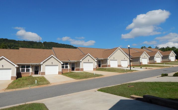 Pictures of Multifamily property located at 10 Hunters Vly Ln, Rocky Mount, VA 24151 for sales - image #1