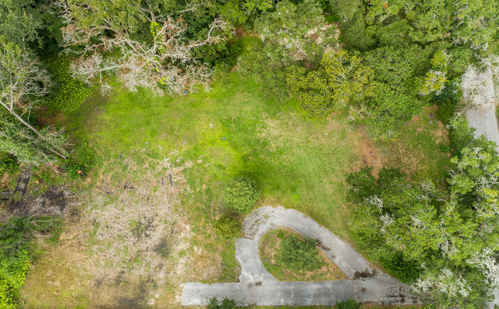 Pictures of Land property located at 712 Welton Rd, Lutz, FL 33548 for sales - image #1