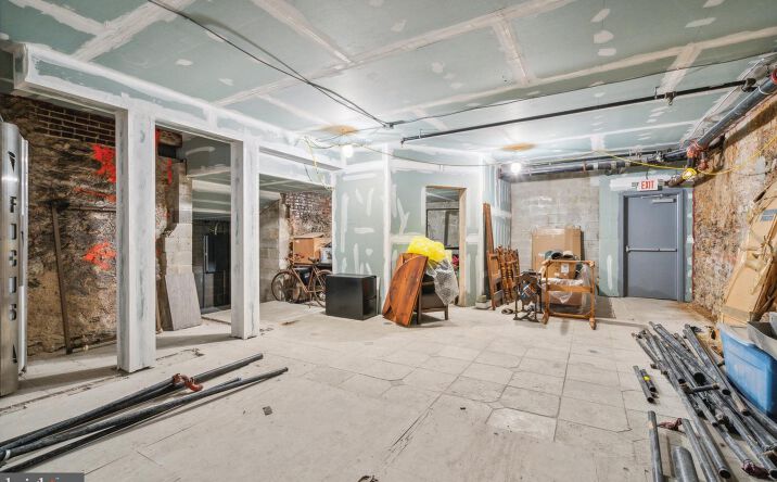 Pictures of Multifamily, Retail property located at 241 -43 Chestnut St, Philadelphia, PA 19106 for sales - image #1
