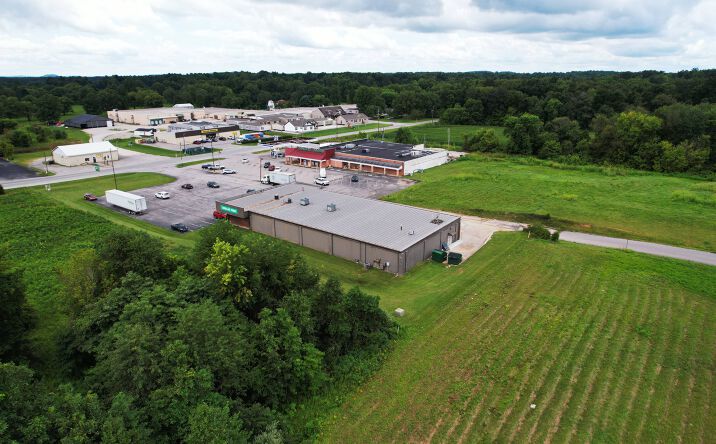 Pictures of Retail property located at 1470 Hwy 64 NE, New Salisbury, IN 47161 for sales - image #1