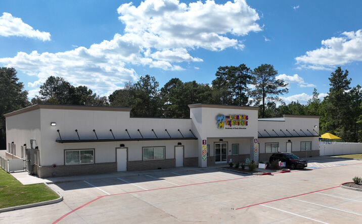 Pictures of Retail property located at 4387 W Davis St, Conroe, TX 77304 for sales - image #1