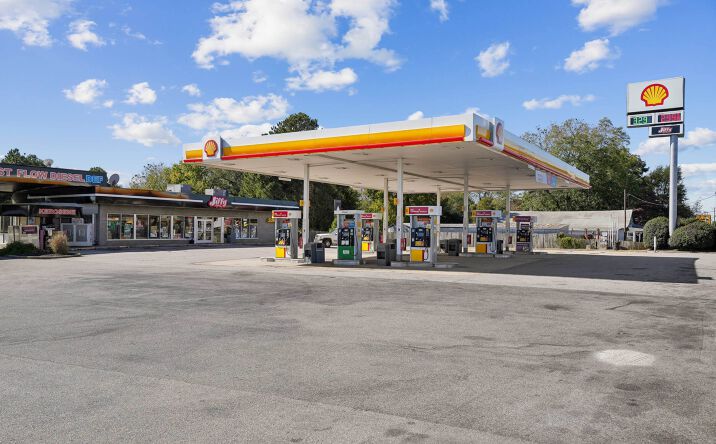 Pictures of Retail property located at 4707 County Dr, Disputanta, VA 23842 for sales - image #1