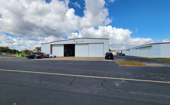 Pictures of Special Purpose property located at 202 Farrington Dr, La Porte, TX 77571 for sales - image #1