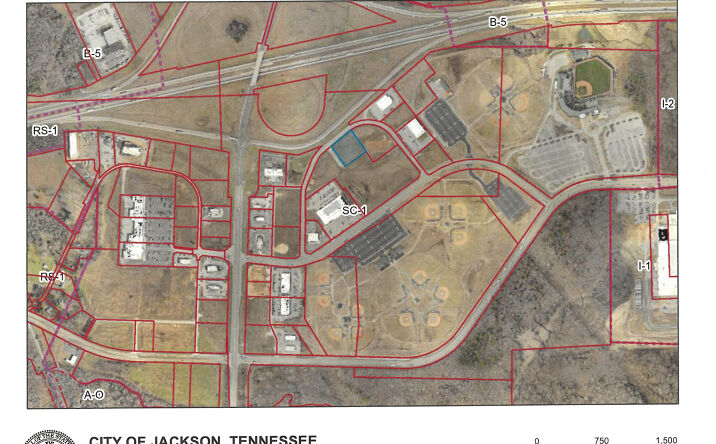 Pictures of Land, Office, Retail property located at 200 E Park Square, Jackson, TN 38305 for sales - image #1