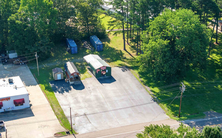 Pictures of Industrial property located at 747 TN Ave S, Parsons, TN 38363 for sales - image #1
