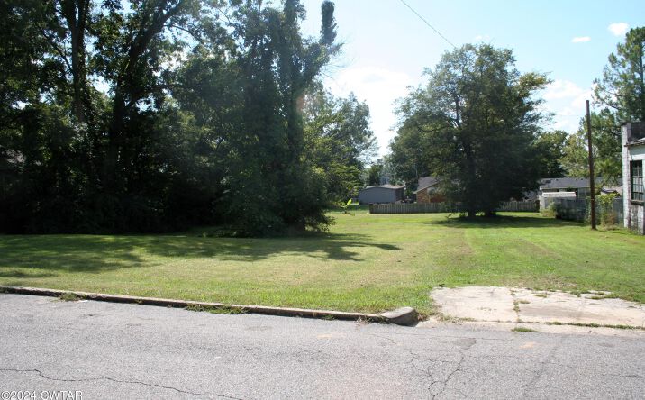 Pictures of Land property located at 715 Finley Street, Dyersburg, TN 38024 for sales - image #1