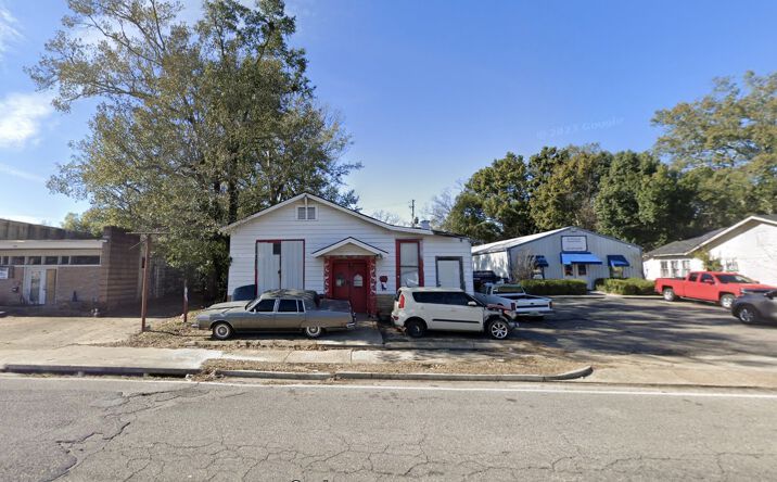 Pictures of Office, Retail property located at 654 Holcombe Ave, Mobile, AL 36606 for sales - image #1