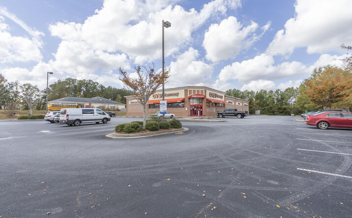 Pictures of Retail property located at 902 W Greenwood St, Abbeville, SC 29620 for sales - image #1