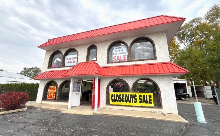 Pictures of Office, Retail property located at 4618 W Elm St, McHenry, IL 60050 for sales - image #1