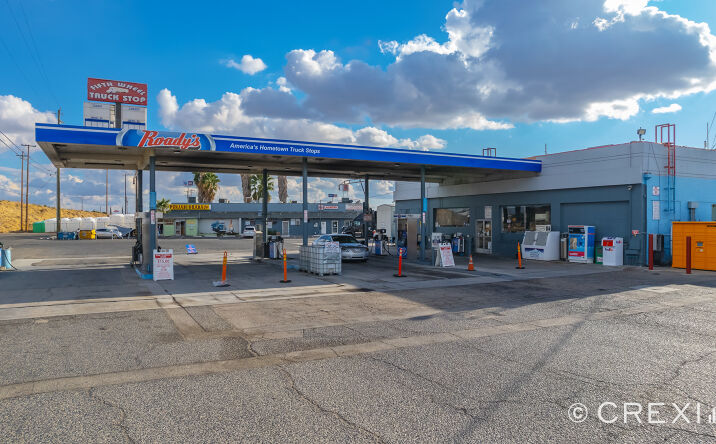 Pictures of Retail property located at 3767 S Golden State Blvd, Fresno, CA 93725 for sales - image #1