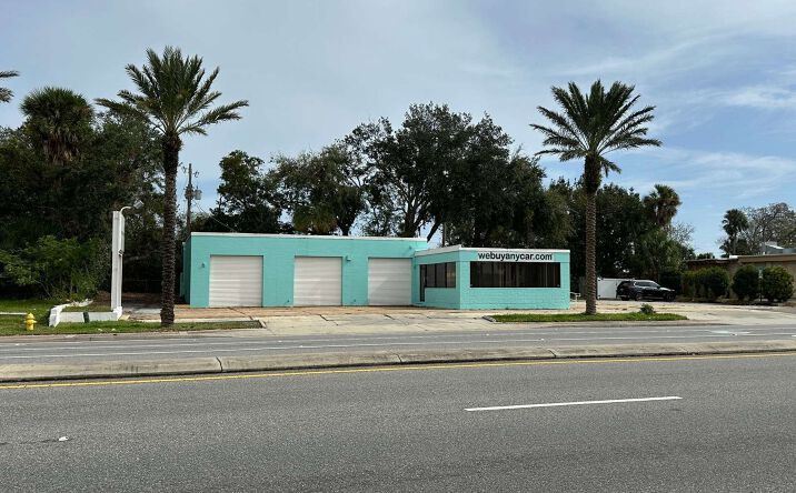 Pictures of Retail property located at 1615 S Ridgewood Ave, South Daytona, FL 32119 for sales - image #1
