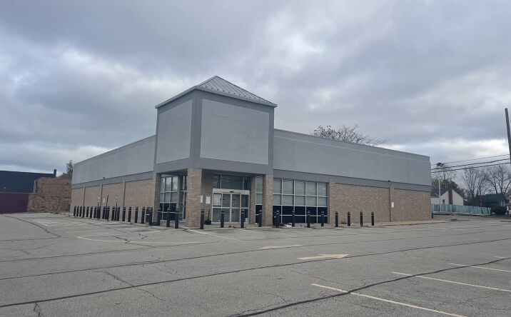Pictures of Retail property located at 2709 Broadway, Lorain, OH 44055 for sales - image #1