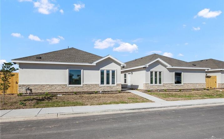 Pictures of Multifamily property located at 907 N Clarence Avenue, Edinburg, TX 78541 for sales - image #1