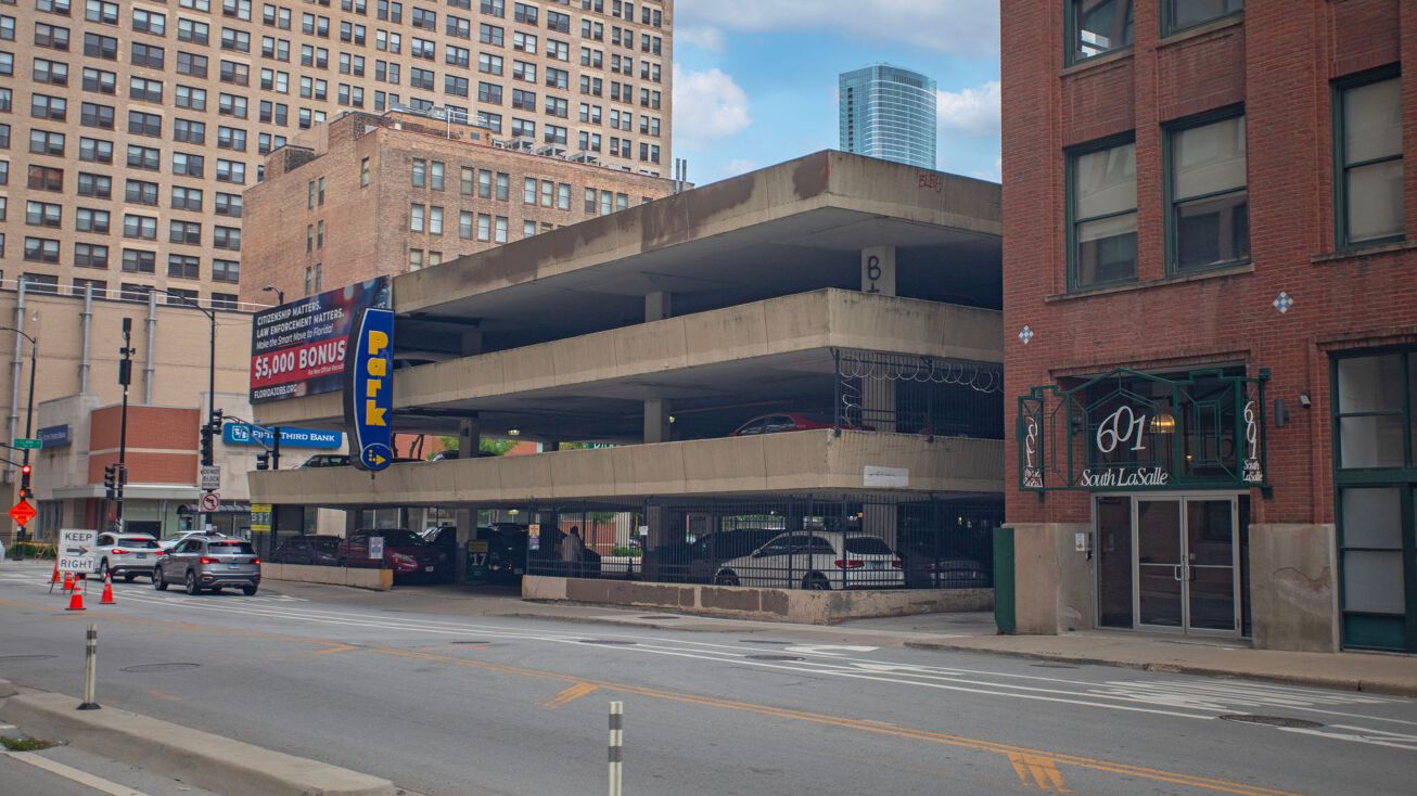 Pictures of Retail property located at 600 S Clark St, Chicago, IL 60605 for sales - image #1
