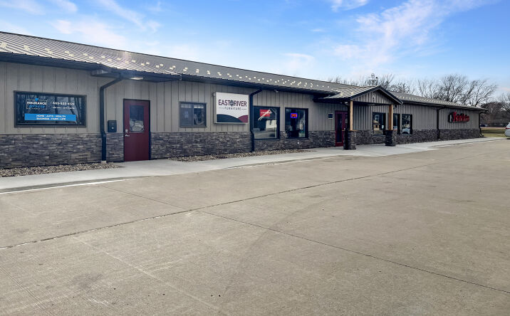Pictures of Retail property located at 911 E 6th St, Freeman, SD 57029 for sales - image #1