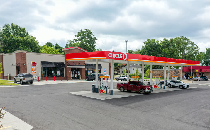 Pictures of Retail property located at 1600 Pike Ave, North Little Rock, AR 72114 for comps - image #1