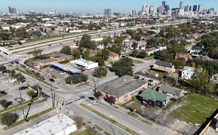 Pictures of Mixed Use, Office, Retail property located at 2407 Southmore Blvd, Houston, TX 77004 for sales - image #1