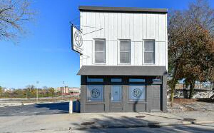 Pictures of Retail, Industrial, Business for Sale property located at 910 6th St, Racine, WI 53403 for sales - image #1