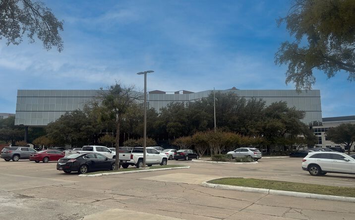 Pictures of Office property located at 8600 Freeport Pkwy, Irving, TX 75063 for sales - image #1