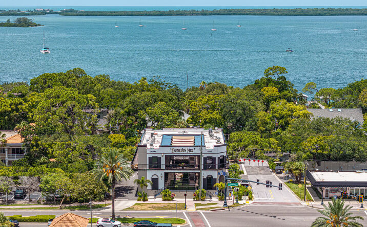 Pictures of Retail property located at 990 Broadway, Dunedin, FL 34698 for sales - image #1