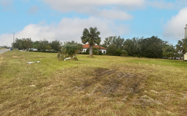 Pictures of Land property located at Lot 9 Lake View Center Phase 1, Tavaras, FL 32778 for sales - image #1