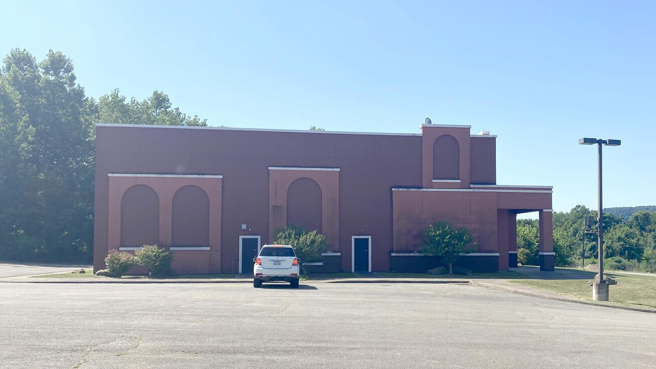 Pictures of Retail property located at 7754 Ohio River Blvd, New Cumberland, WV 26047 for sales - image #1