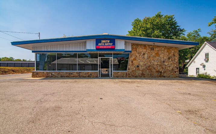 Pictures of Retail property located at 716 High St, Brandenburg, KY 40108 for sales - image #1