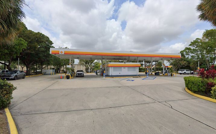 Pictures of Retail property located at 7006 Palmetto Cir N, Boca Raton, FL 33433 for sales - image #1