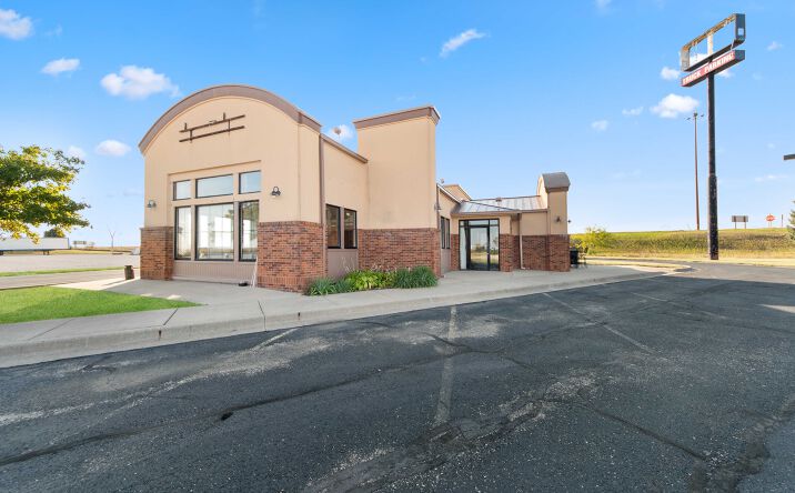 Pictures of Mixed Use, Office, Retail property located at 6 Calvary Drive, Wenona, IL 61377 for sales - image #1