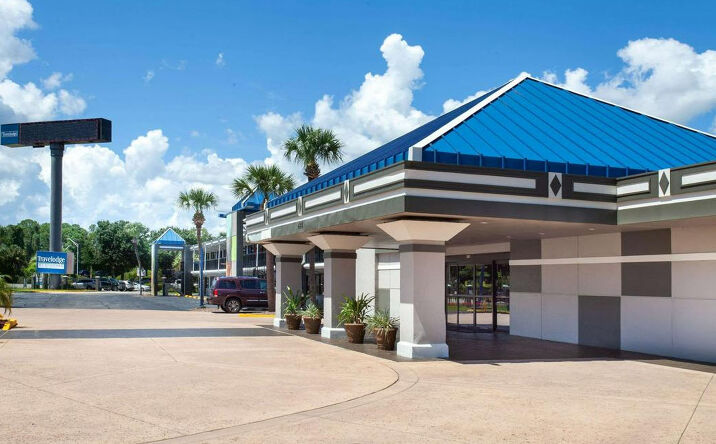Pictures of Hospitality property located at 481 Deltona Blvd, Deltona, FL 32725 for sales - image #1