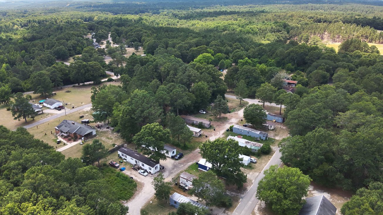 Pictures of Mobile Home Park property located at 113 Henderson Dr, Ellerbe, NC 28338 for sales - image #1