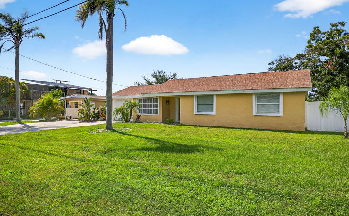 Pictures of Multifamily property located at 3225 W Shell Point Rd, Ruskin, FL 33570 for sales - image #1