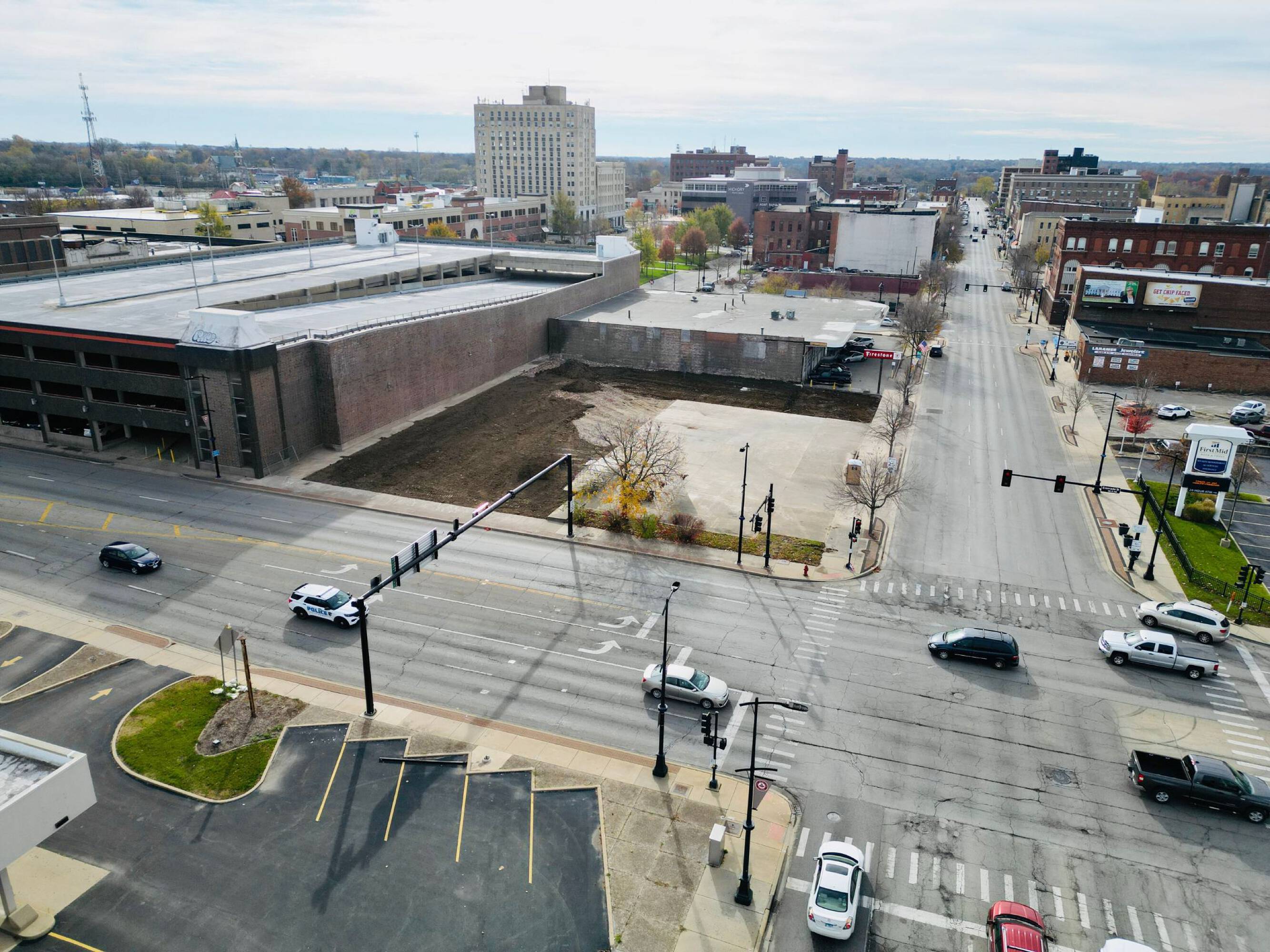 Decatur Main Street 450 N MAIN ST Decatur IL 62523 APN: 04-12-15-234-002 | Crexi.com